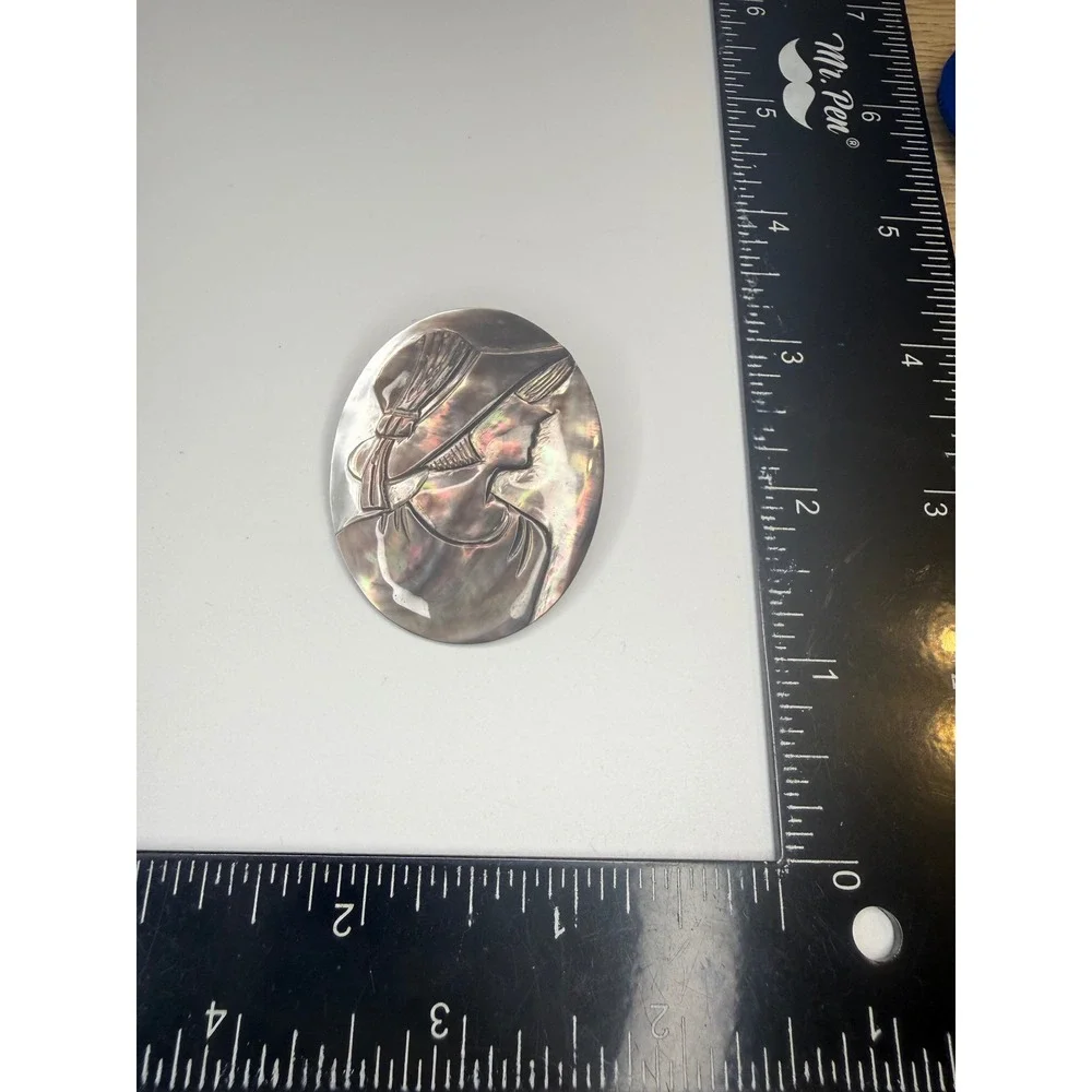 Carved‎ Black Lip Mother of Pearl Shell Cameo Brooch Pendant Woman in Hat 2in
